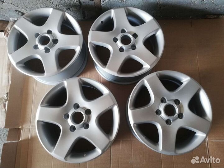 Оригинальный комплект R 17 отверстия 5 на 130