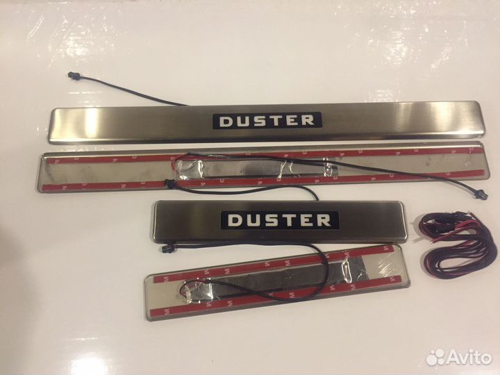 Накладки на пороги светящиеся Рено Duster