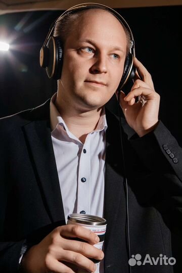 Dj с аппаратурой