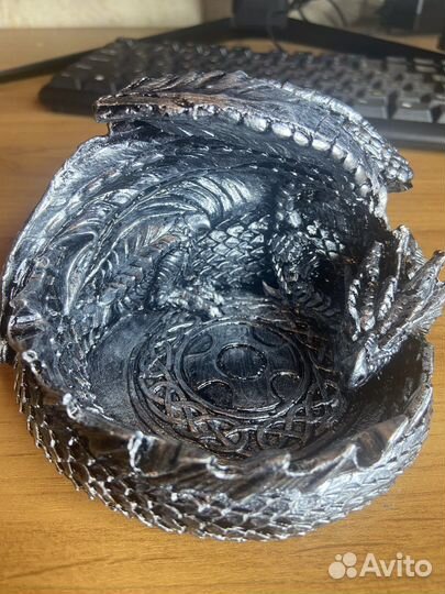 Дракон в серебре