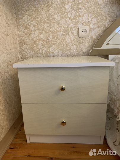 Продаю спальный гарнитур