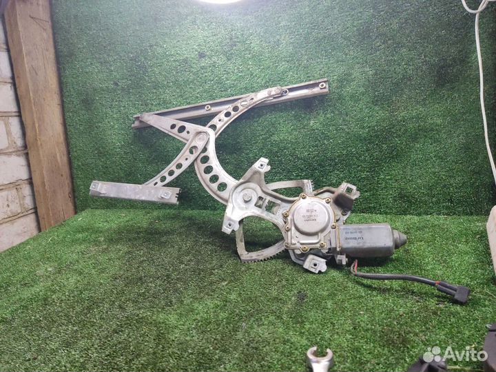 Стеклоподъемник передний левый Volkswagen Passa