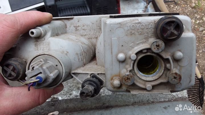 Противотуманка левая Toyota Celsior UCF30