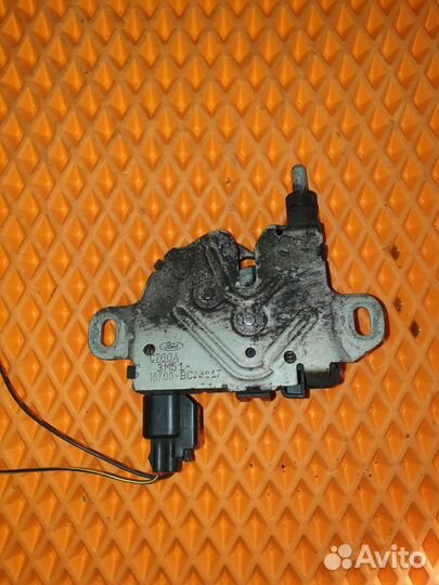 Замок капота Ford Focus