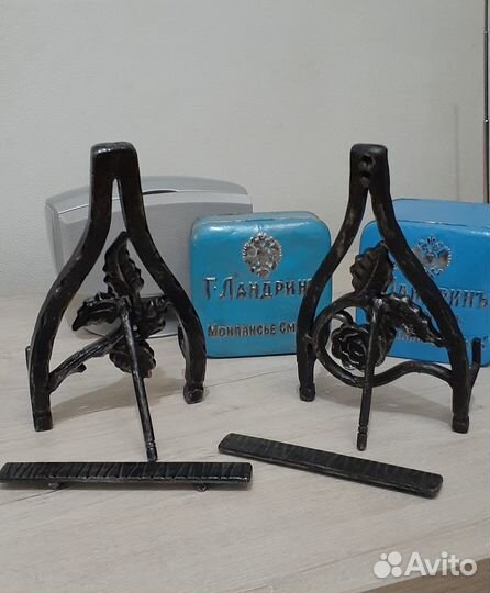 Декоративная подставка из металла, мольберт