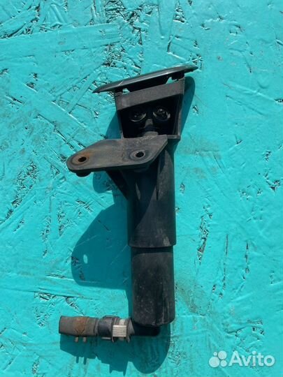 Форсунка омывателя фар левая Toyota Avensis 2 T250