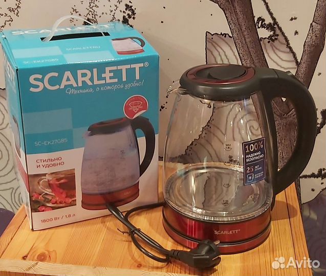 Электрический чайник Scarlett с подсветкой