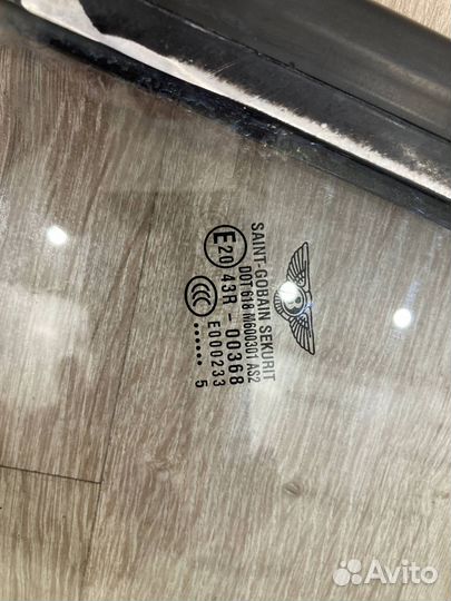 Стекло заднее левое Bentley Continental GT