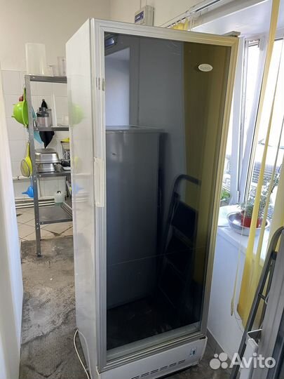 Продается холодильный шкаф витрина Бирюса 460
