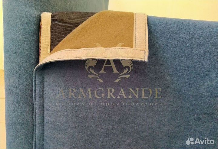 Двуспальная кровать с мягким изголовьем