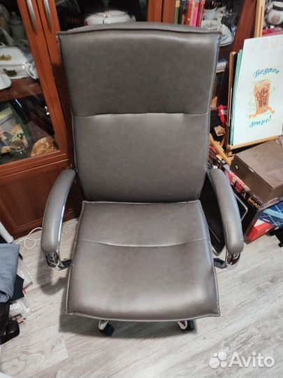 Компьютерное офисное кожаное кресло бу