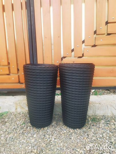 Кашпо из искусственного ротанга