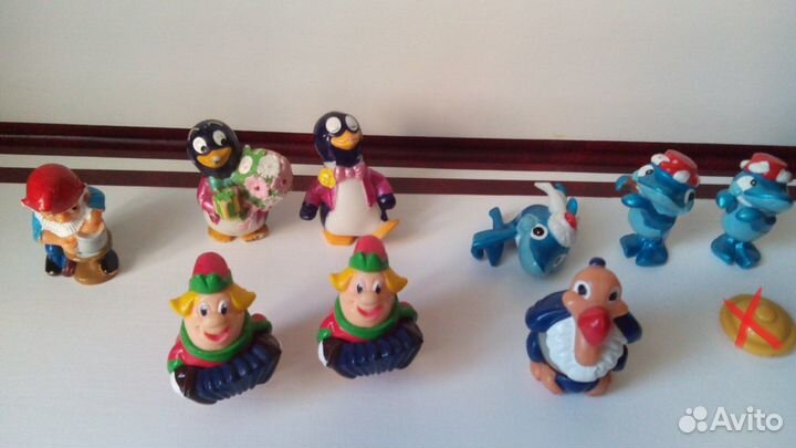 Игрушки из киндер-сюрприза (серии) + вкладыши