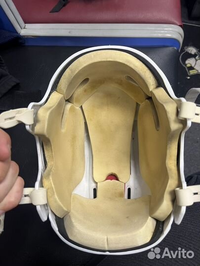 Хоккейный шлем