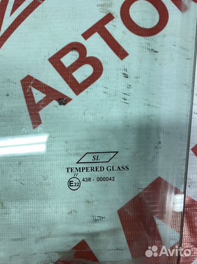 Стекло двери Nissan Navara D40