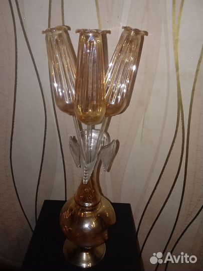 Ваза c тюльпанами стеклянными