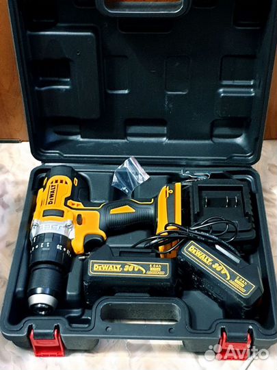 Аккумуляторный шуруповерт dewalt