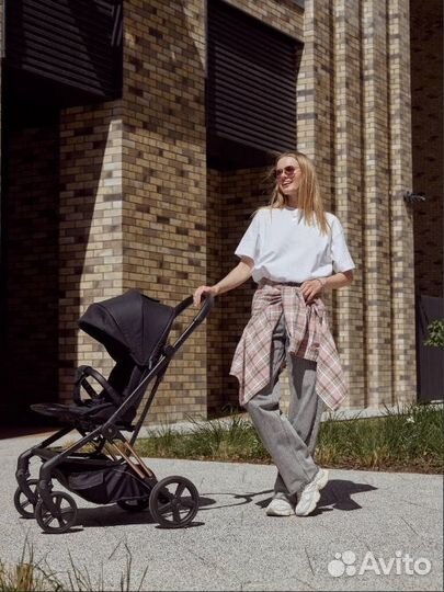 Коляска прогулочная с поворотным блоком Rant Ace