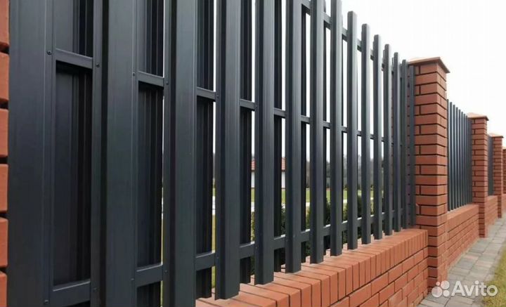 Забор из евроштакетника