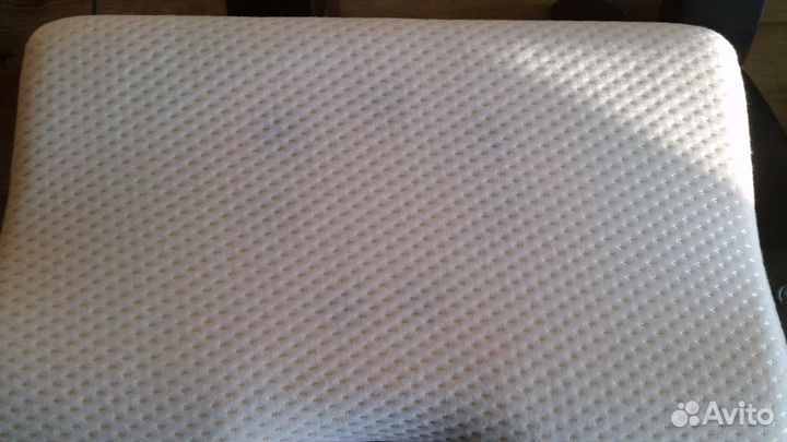 Лечебная ортопедическая подушка со встроенными маг