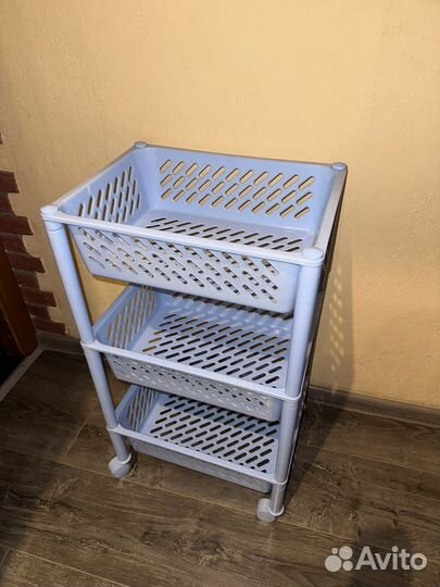 Этажерка на колесиках