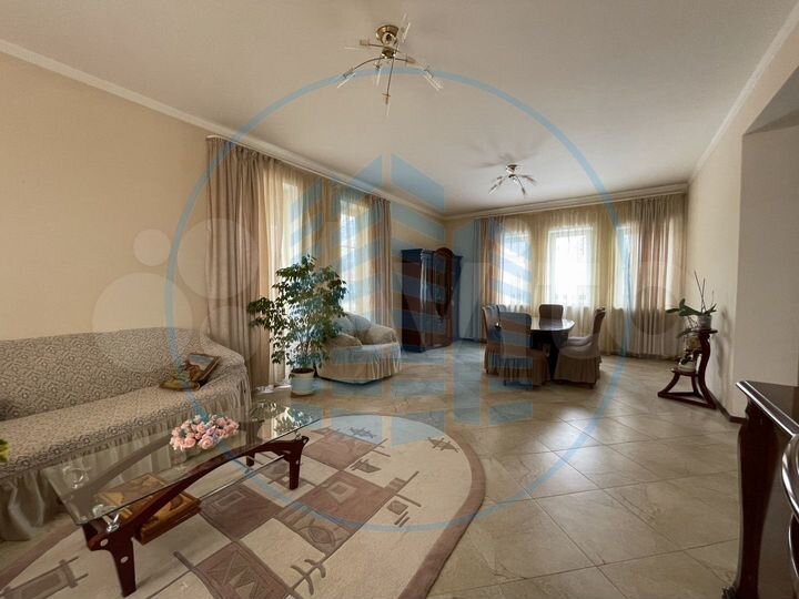 Дом 277,3 м² на участке 5,5 сот.