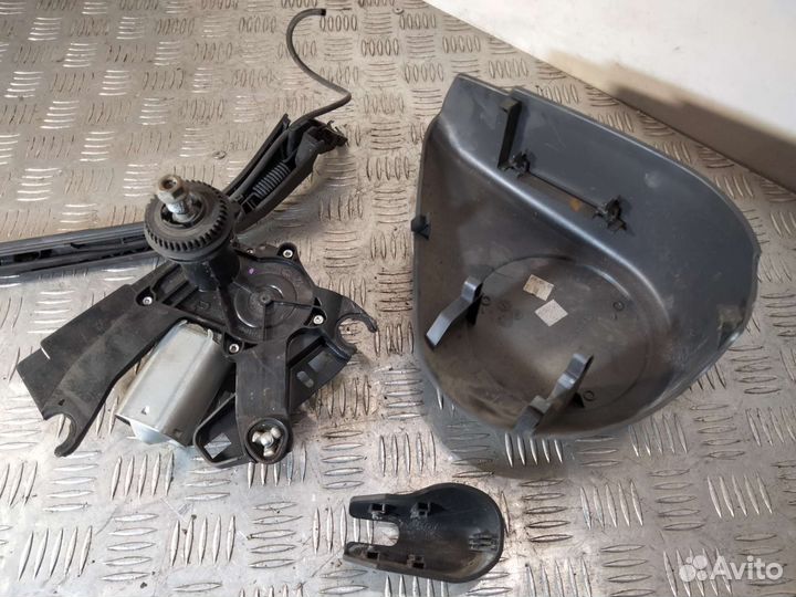 Задний стеклоочиститель Peugeot Expert 2