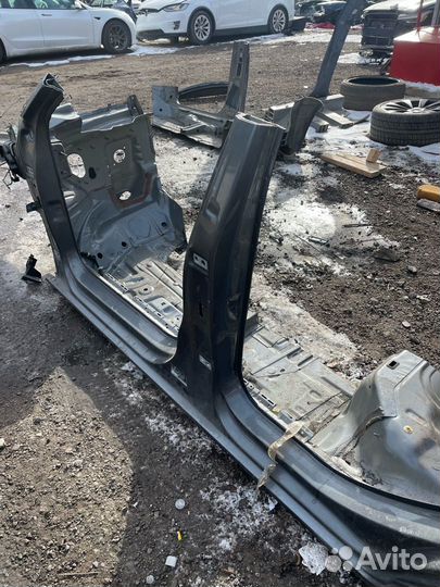 Стойка кузова центральная левая Volkswagen Jetta 7