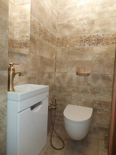 3-к. квартира, 101,7 м², 2/4 эт.