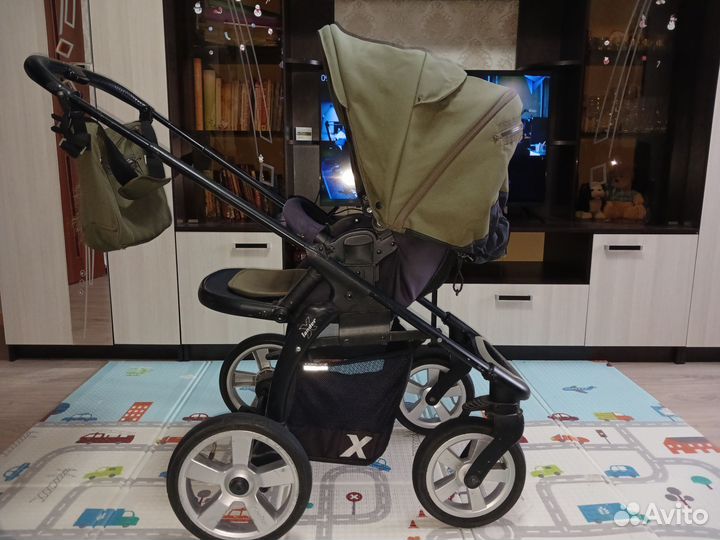 Прогулочная коляска с надувными колесами