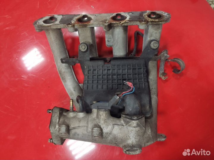 Впускной коллектор Peugeot 406 1.8