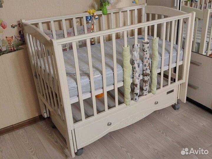 Детская кроватка с маятником и ящиком mr sandman