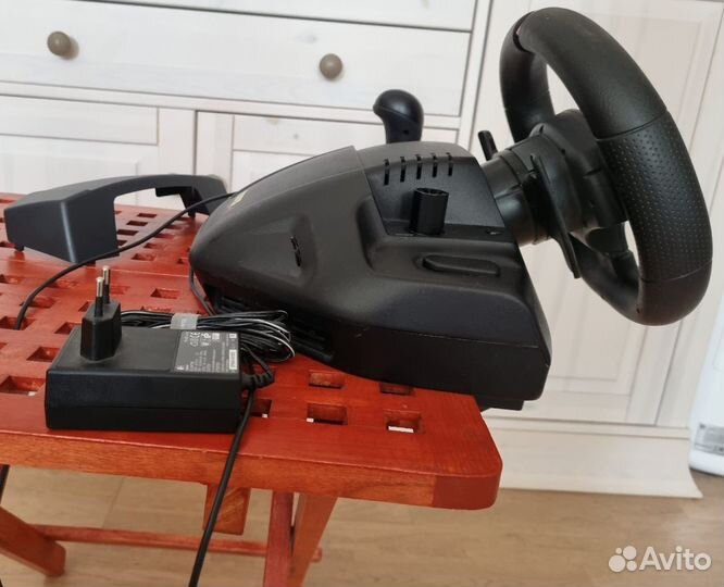 Игровой руль Logitech Momo Racing Force Feedback W