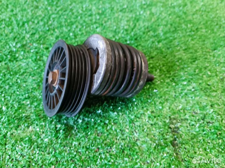 Натяжитель ремня генератора Ауди а4 б5