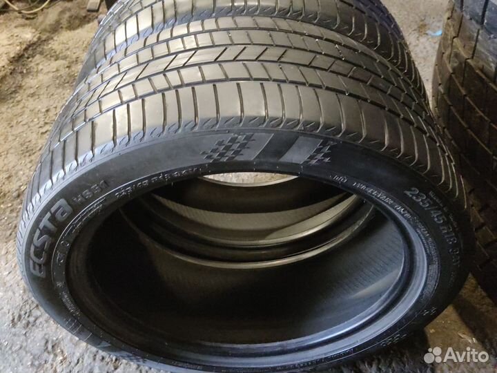 Kumho Ecsta HS51 235/45 R18 94V
