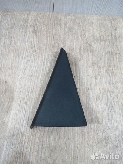 Уголок задней двери правый Kia Rio 3