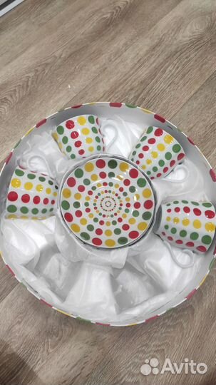 Чашки - 4 шт, блюдца - 6 шт