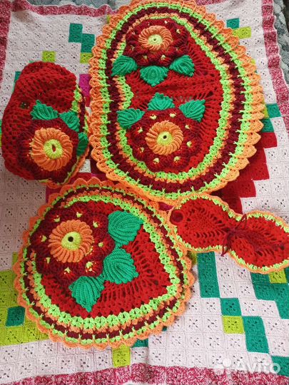 Вязанный комплект для туалетной комнаты