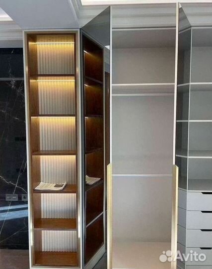 Шкаф встроенный распашной