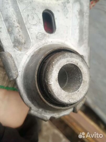 Подушка кпп Renault megane 3 Fluence scenic 3
