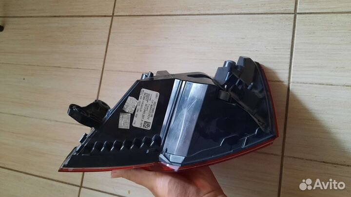 Задний левый фонарь skoda a8