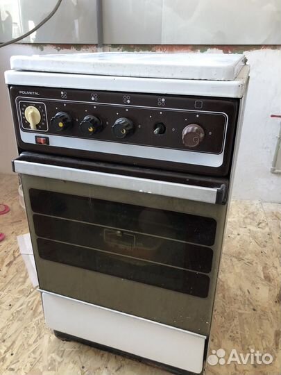 Газовая плита,плитка для фартука