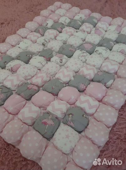 Одеяло (плед) с помпонами