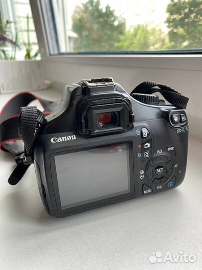 Продам фотоаппарат Canon 1100D