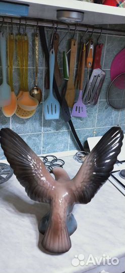 Статуэтка орла. Фарфор 40 на 40