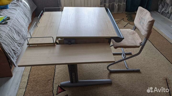 Письменный стол со стулом