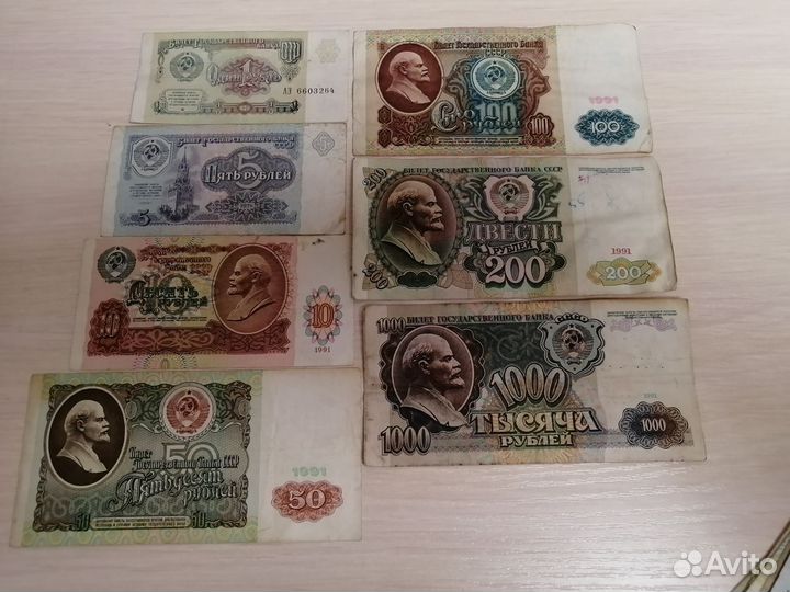 Большая коллекция из 33 банкнот