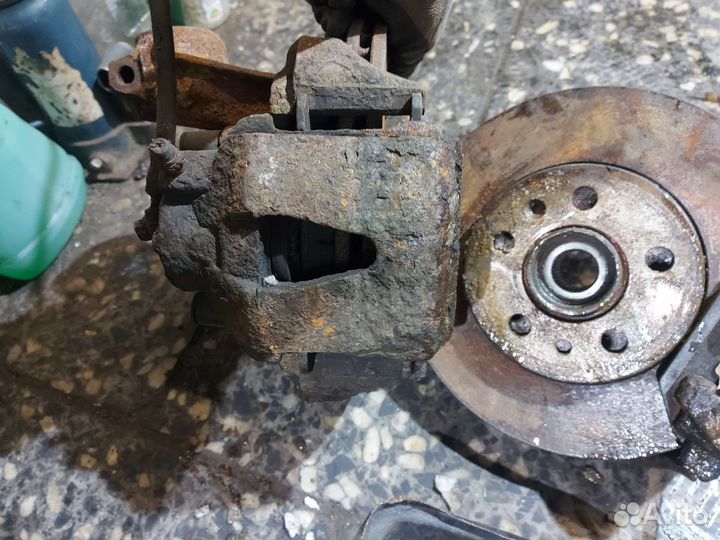 Передний суппорт L, P для Skoda octavia tour