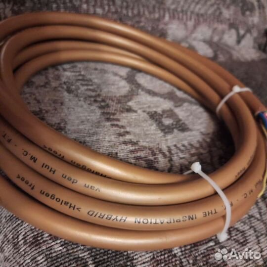 Акустический кабель van den hul