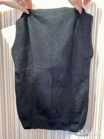 Безрукавка черная